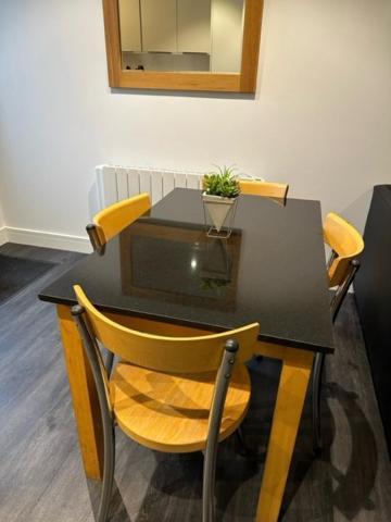 Stunning Flat With Parking Free Near Sutton Station Leilighet Cheam Eksteriør bilde