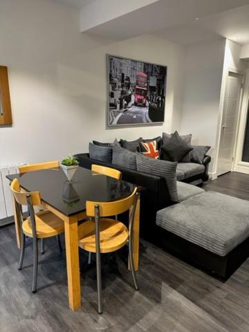 Stunning Flat With Parking Free Near Sutton Station Leilighet Cheam Eksteriør bilde