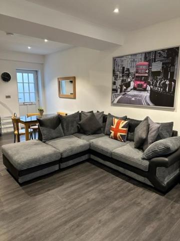 Stunning Flat With Parking Free Near Sutton Station Leilighet Cheam Eksteriør bilde