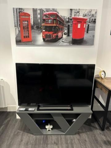 Stunning Flat With Parking Free Near Sutton Station Leilighet Cheam Eksteriør bilde