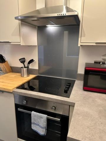 Stunning Flat With Parking Free Near Sutton Station Leilighet Cheam Eksteriør bilde